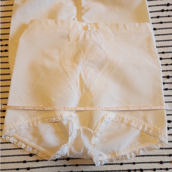 TRIUMPH Vintage Control Panties - Picture 2 of 4